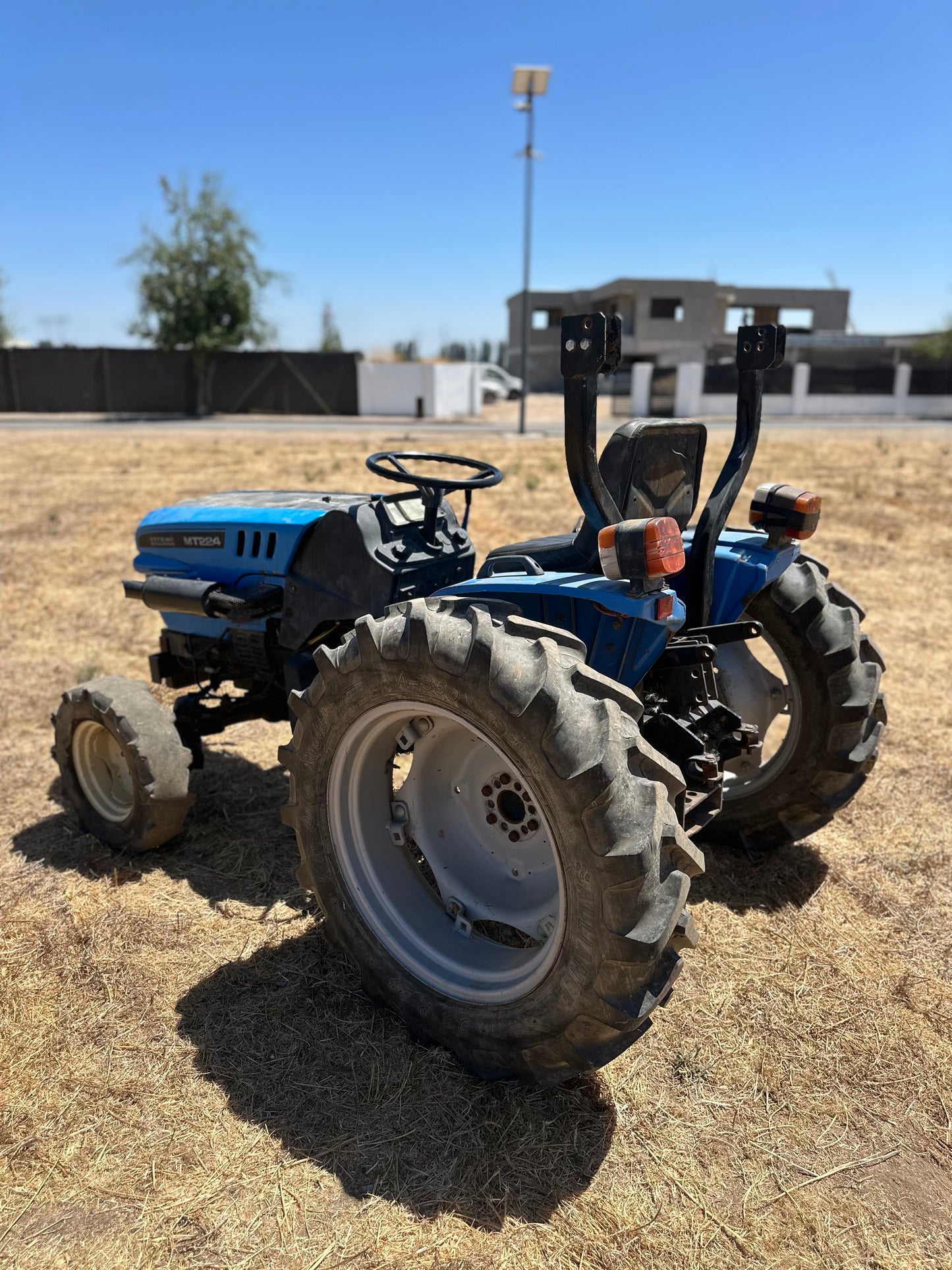 Tractor Mitsubishi 224
